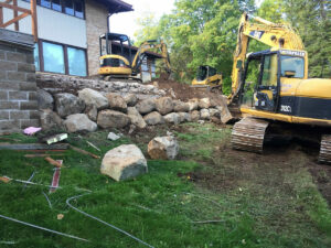 peterson-excavating-and-landscaping-duluth-minnesota-retaining-wall-using-large-boulders-1