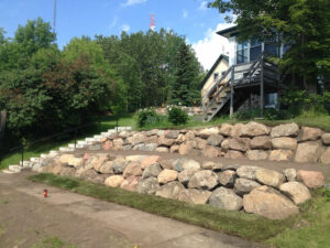peterson-excavating-and-landscaping-duluth-minnesota-two-tiered-retaining-wall-using-large-boulders